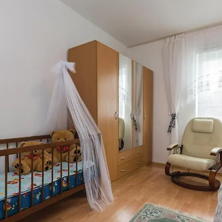 Two-bedroom Holiday In * Donji Karin