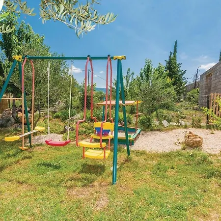 Nyaraló Two-bedroom Holiday In Donji Karin