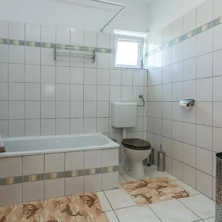 Nyaraló Two-bedroom Holiday In Donji Karin